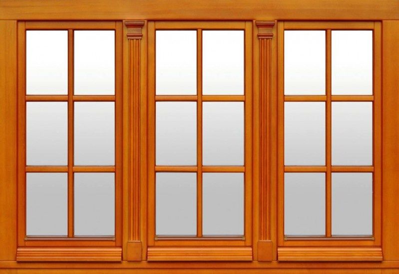 Elementy ozdobne w oknach i drzwiach obiektów zabytkowych 