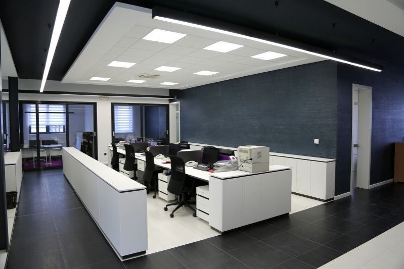 Oświetlenie nowoczesnych przestrzeni biurowych - dlaczego warto postawić na technologię LED