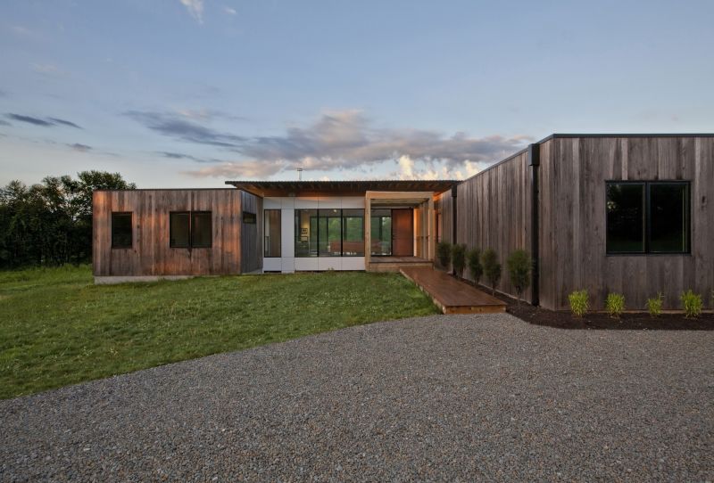 Mariaż budynku z naturą, czyli dom z „miedzianego drewna” w USA