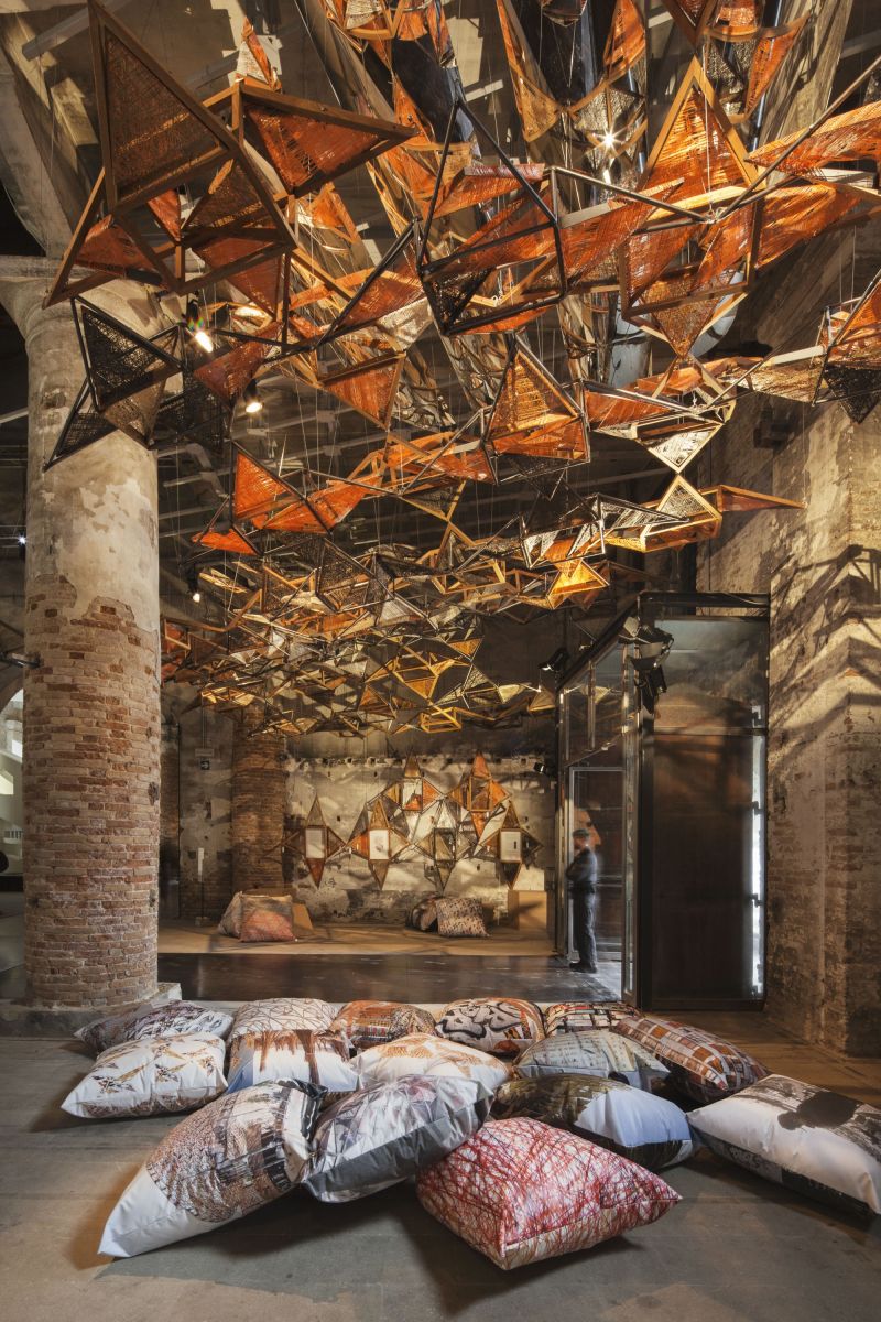 Poezja splątanej architektury na Biennale w Wenecji