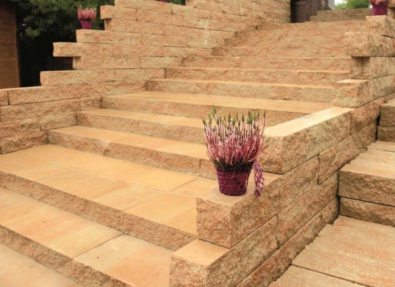 Piękne i praktyczne - schody zbudowane ze stopni schodowych Maxima, Split i Venetia