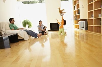 Jak skutecznie dbać o podłogi drewniane?