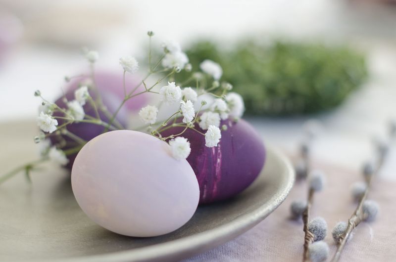 Wielkanocny stół w pastelach