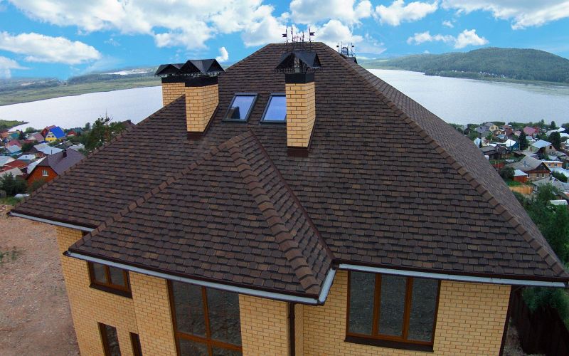 Pięć rzeczy, które musisz wziąć pod uwagę wybierając pokrycie dachowe