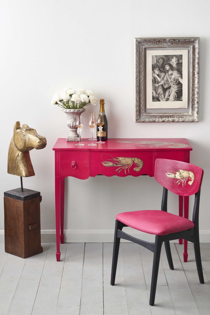 Gorący Capri Pink - nowy kolor w palecie farb kredowych Annie Sloan