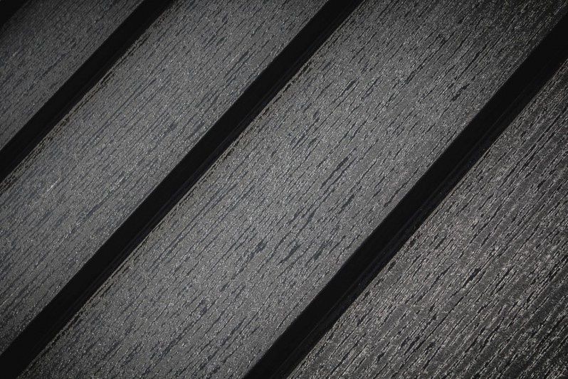 Nowość w ofercie firmy Blachotrapez - panel dachowy Retro Pladur Relief Wood 