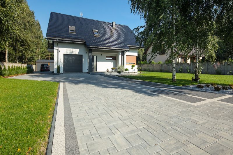 Nie każda kostka pasuje na podjazd – sprawdź, jak wybrać właściwą