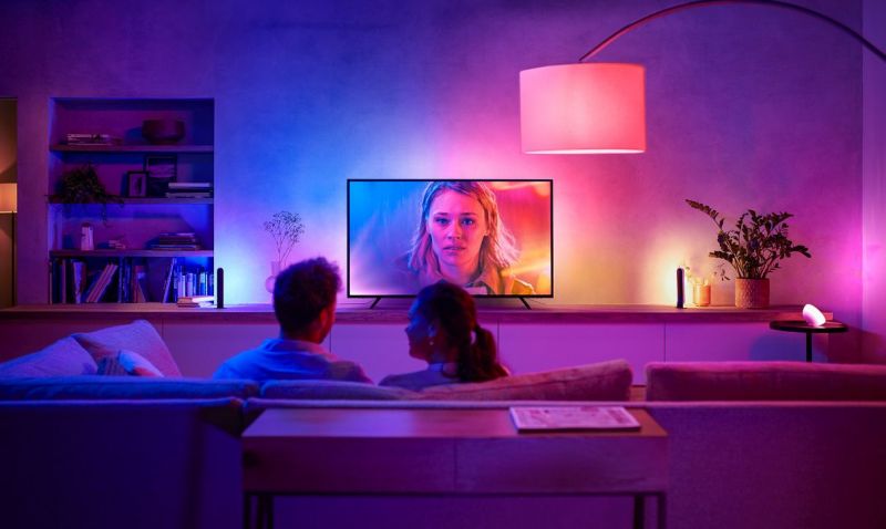 Odkryj nieskończone możliwości inteligentnego oświetlenia w Twoim domu, dzięki nowej taśmie LED Philips Hue Play, większym żarówkom LED Filament i wielu innym