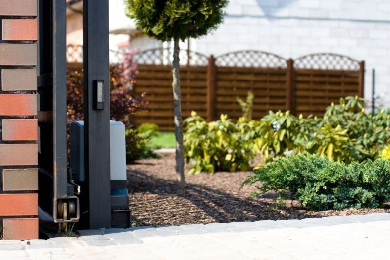 Inteligentny dom na każdą kieszeń. Na jakie rozwiązania automatyki warto zwrócić uwagę?