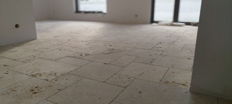 Nowa estetyka premium czyli mikrobeton, cegła czy trawertyn?