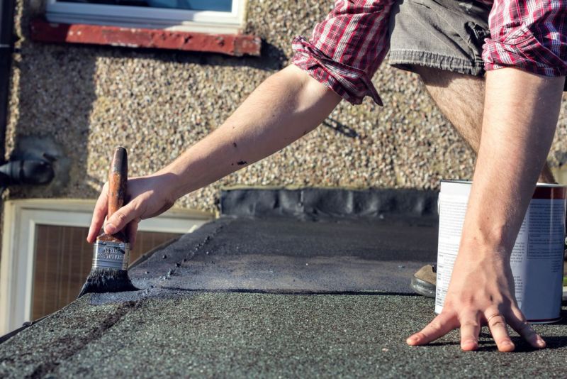 Jak naprawić przeciekającuy dach z papy? Poznaj praktyczne wskazówki