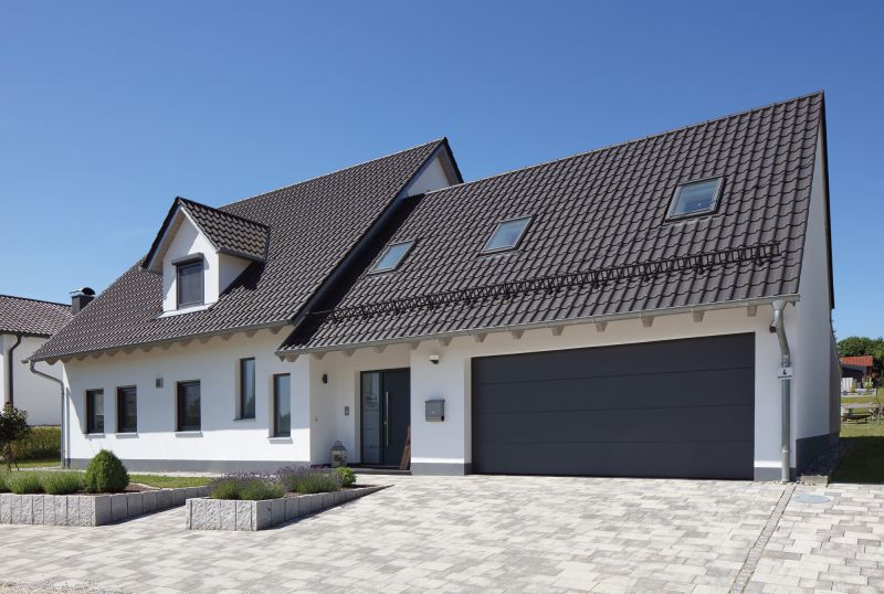 Kąt nachylenia połaci – parametr, który determinuje wybór pokrycia dachu