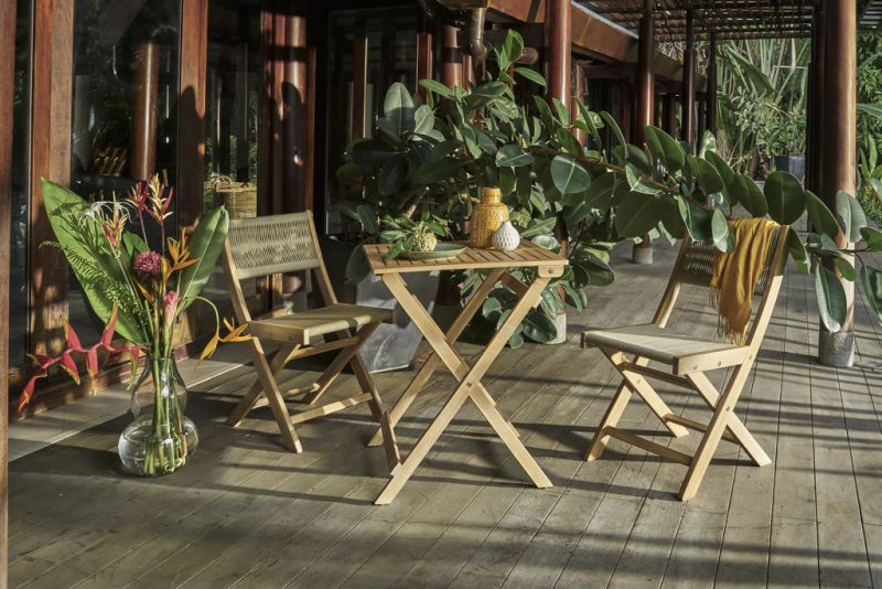 Jak wybrać meble do ogrodu, na taras i balkon? 4 rady od architektów wnętrz