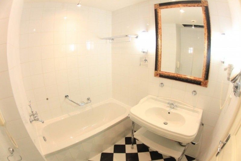 Sposób na odnowienie wanny dla oszczędnych