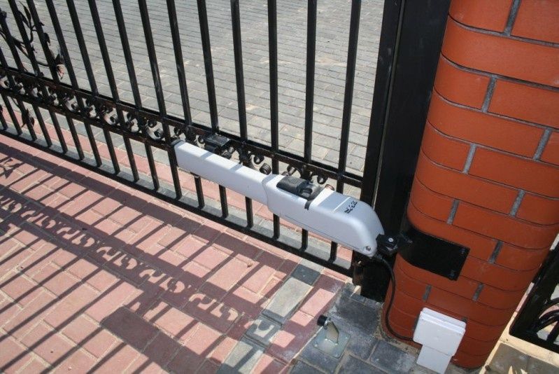Napędy FAAC 413 - nowoczesna automatyka do bram