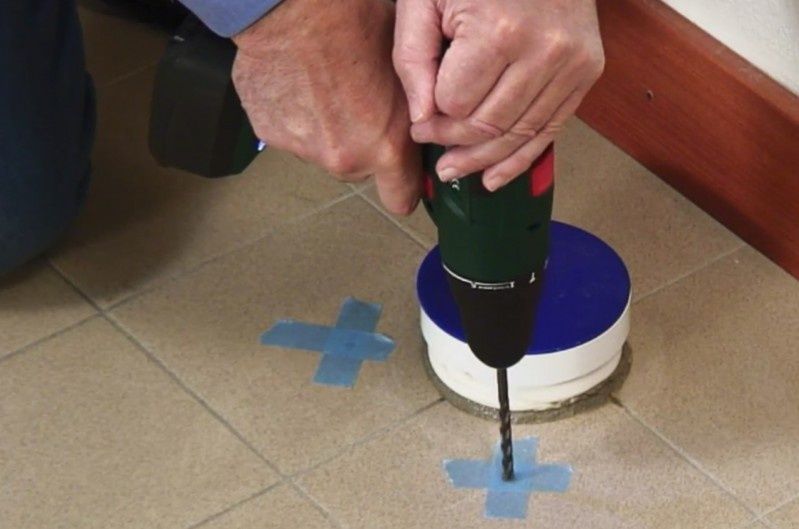 Montaż ceramiki w łazience - co i jak zamocujemy sami?