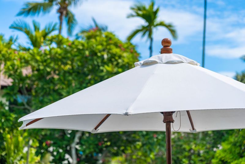 Na co zwrócić uwagę wybierając parasol ogrodowy?