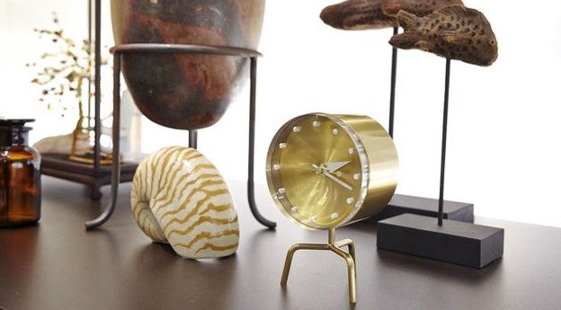 Słoneczny mosiądz we wnętrzach