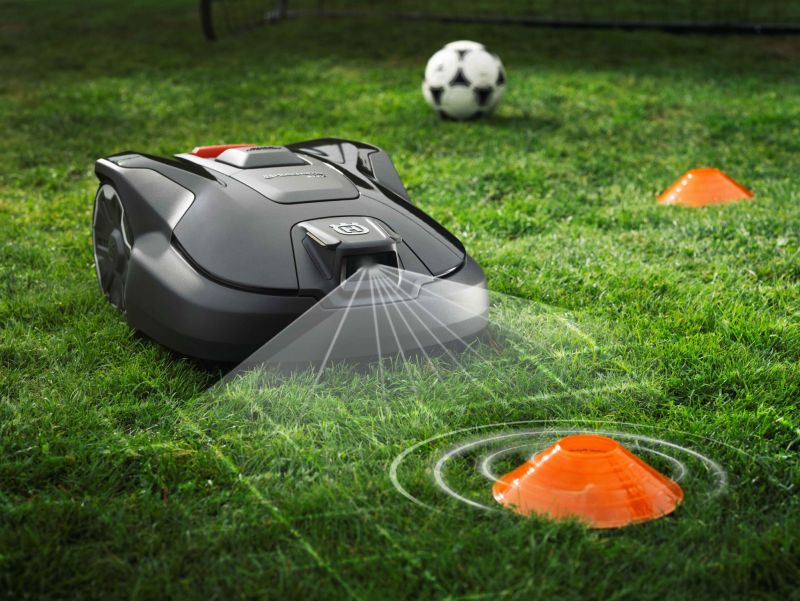 Husqvarna prezentuje dwa roboty koszące z technologią wizyjną wspieraną przez AI. Są zaprojektowane z myślą o ogrodach podmiejskich