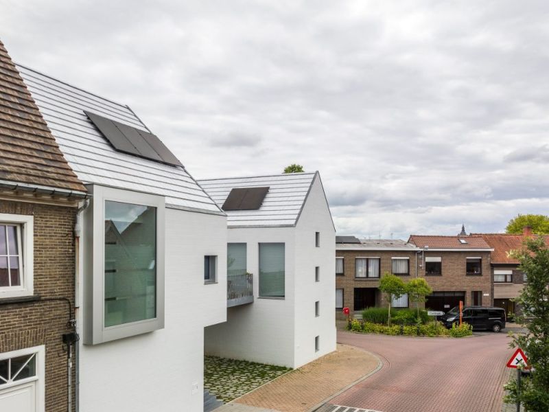 Nowość od wienerberger: pierwsza biała dachówka ceramiczna Koramic Actua 10 LT