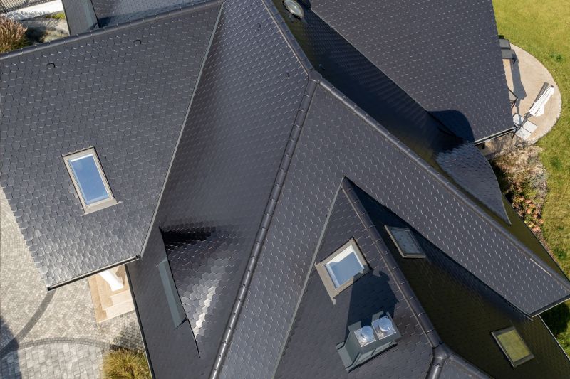 Akcesoria dla dachówek ceramicznych swissporTON, które wpływają na jakość pokrycia dachu