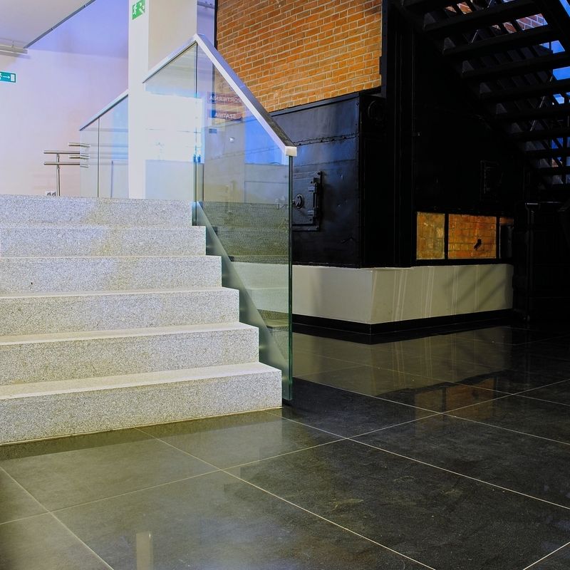 Czym kierować się przy wyborze materiałów na schody?
