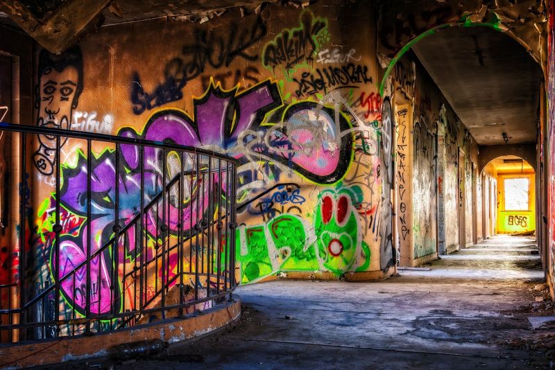 Tapety graffiti - jak przenieść uliczną sztukę do wnętrza domu?